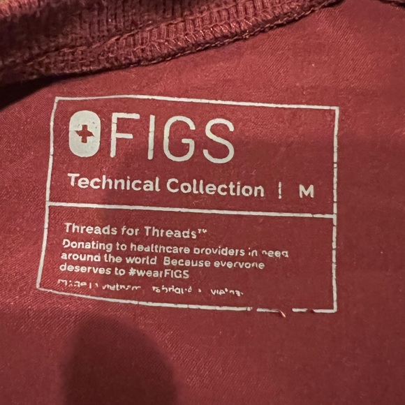 FIGS women’s crew neck scrub top. Medium - Picture 2 of 2